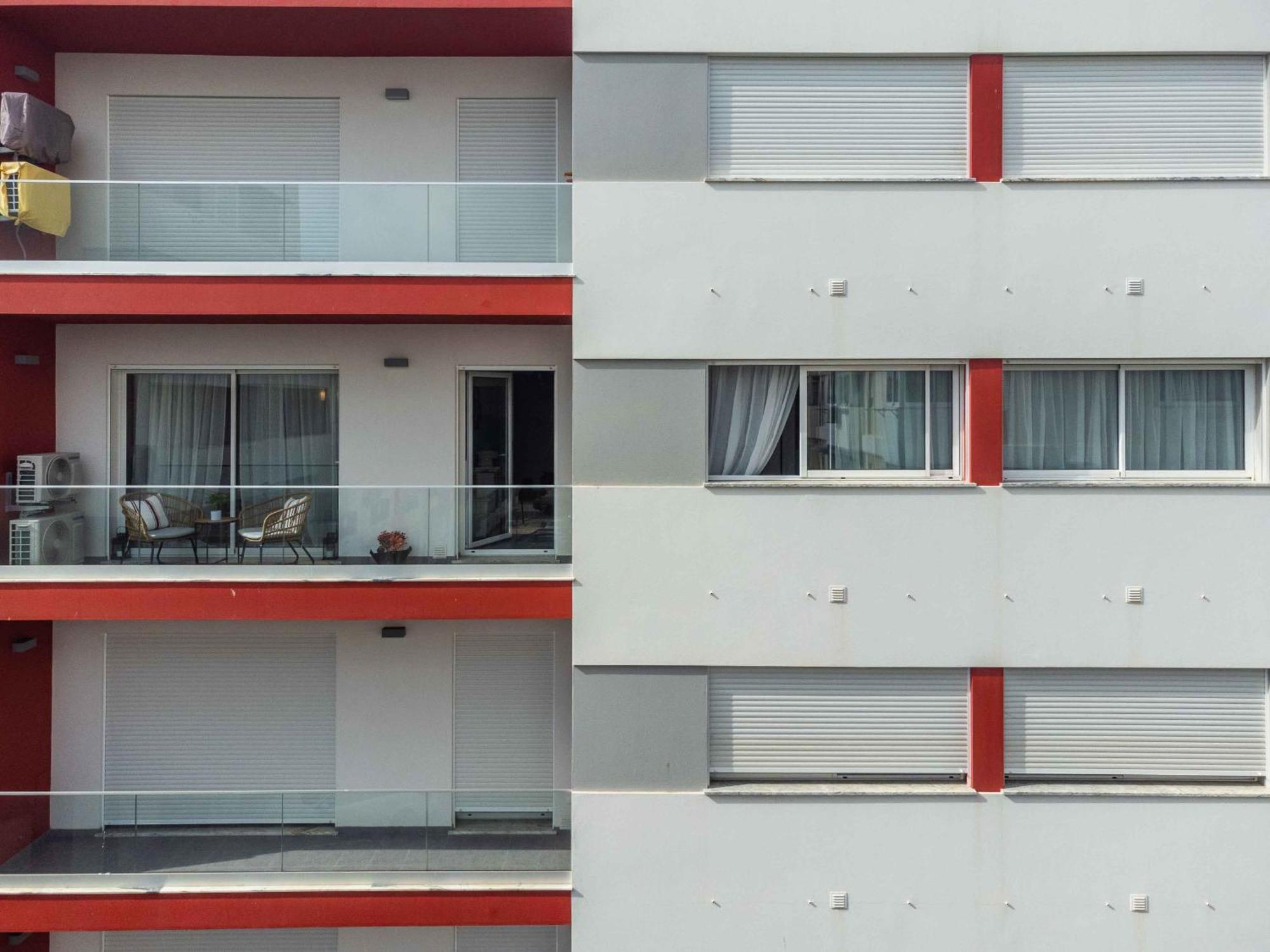 Caravelas 2-Bedroom Apartment With Pool - 50M From The Beach Armacao de Pera Exterior photo